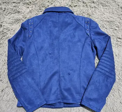 Chaqueta azul con tachas IO - miniatura 2