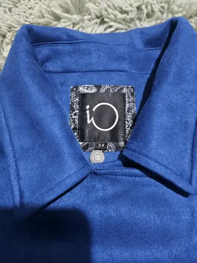 Chaqueta azul con tachas IO - miniatura 5