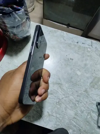 Teléfono inteligente de alta gama en buen estado - miniatura 1