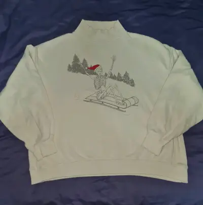 Polerón blanco con diseño de esqueleto navideño - miniatura 1