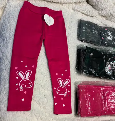 Leggings infantiles rosados con diseño de conejito - miniatura 1