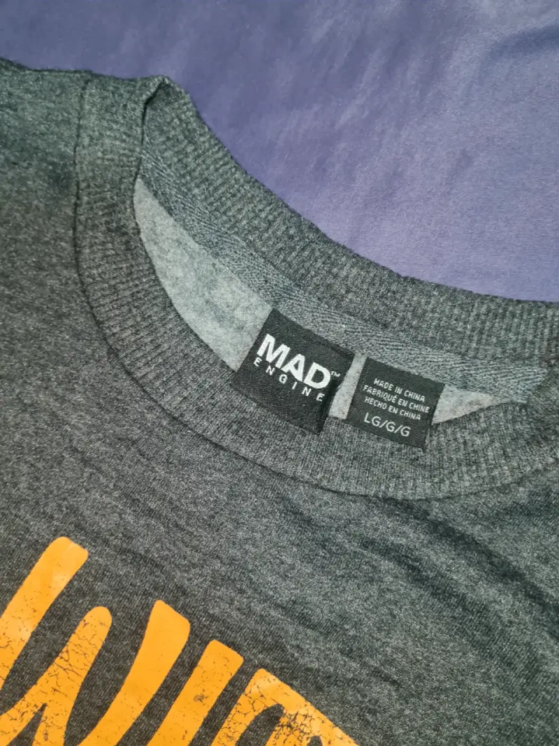 Polerón gris con diseño 'I'm With Creepy' - 3