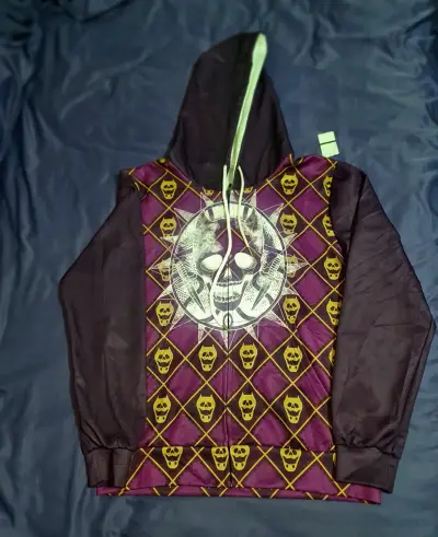 Polerón con capucha diseño calaveras morado y negr - miniatura 1