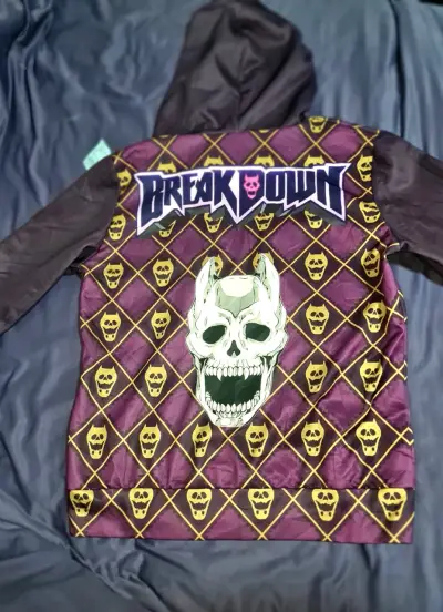 Polerón con capucha diseño calaveras morado y negr - miniatura 2