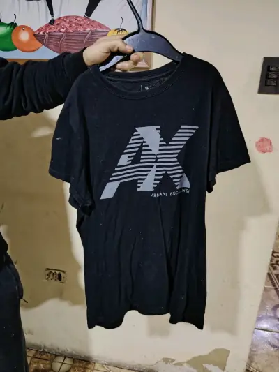 Polera negra Armani Exchange con logo - miniatura 1