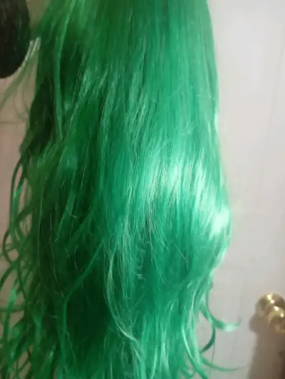 Peluca verde larga para disfraces - miniatura 4