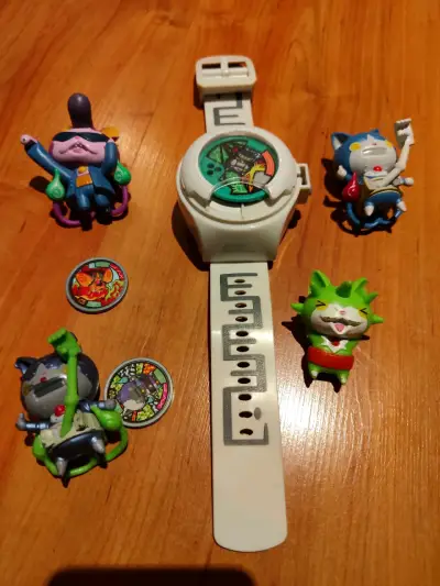 Reloj Yo-kai con medallas y libro de colección - miniatura 2