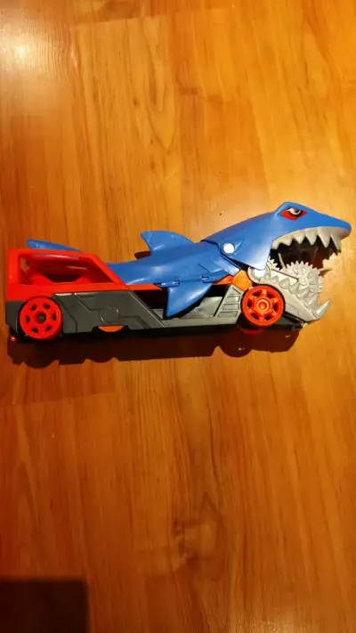 Coche de juguete tiburón Hot Wheels - miniatura 1