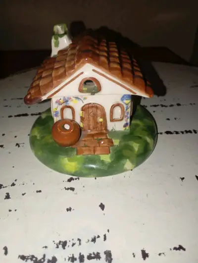 Casita decorativa de cerámica pintada a mano - miniatura 2