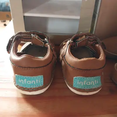 Botines y zapatos para bebé Infanti variados - miniatura 2