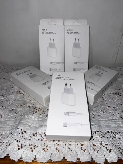 Cargador USB-C 20W con cable Lightning para iPhone - miniatura 2