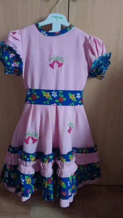 Vestido infantil folclórico rosado con flores - miniatura 1