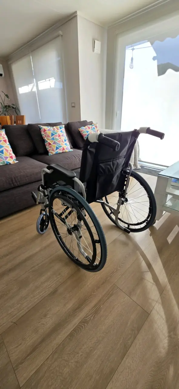 Silla de ruedas plegable en excelente estado - 2