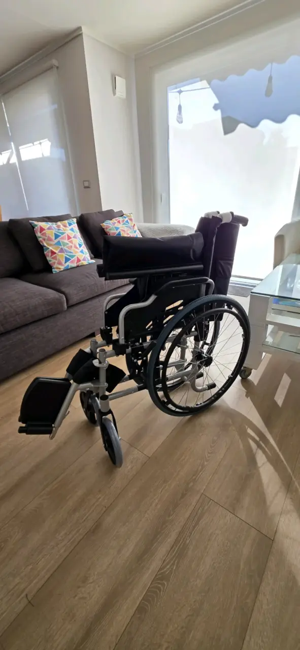 Silla de ruedas plegable en excelente estado - 4