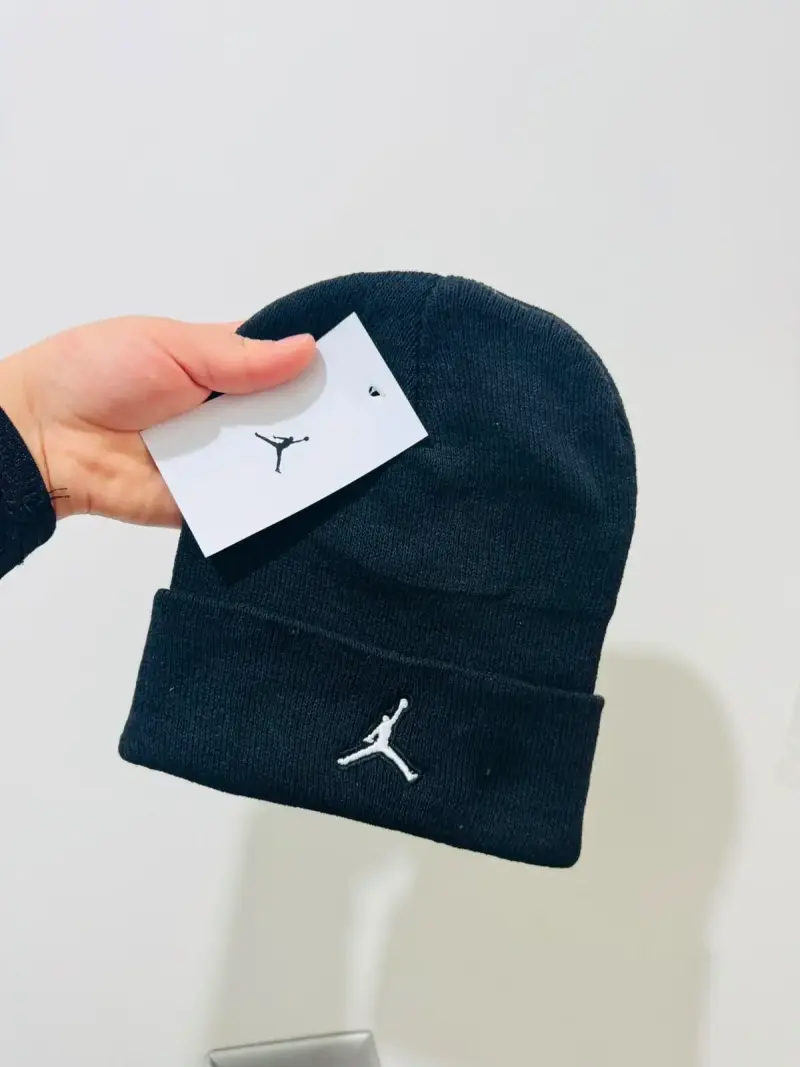 Gorros de lana con logo bordado - 2