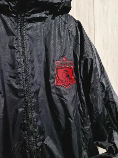 Chaqueta impermeable Colo-Colo negra - miniatura 1