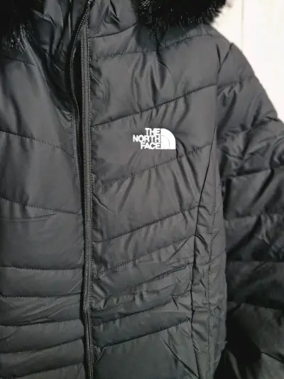 Chaqueta acolchada negra The North Face con capucha - miniatura 2