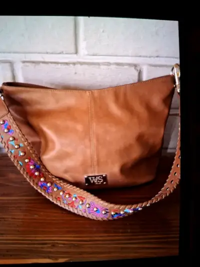 Bolso de cuero marrón con correa bordada - miniatura 1