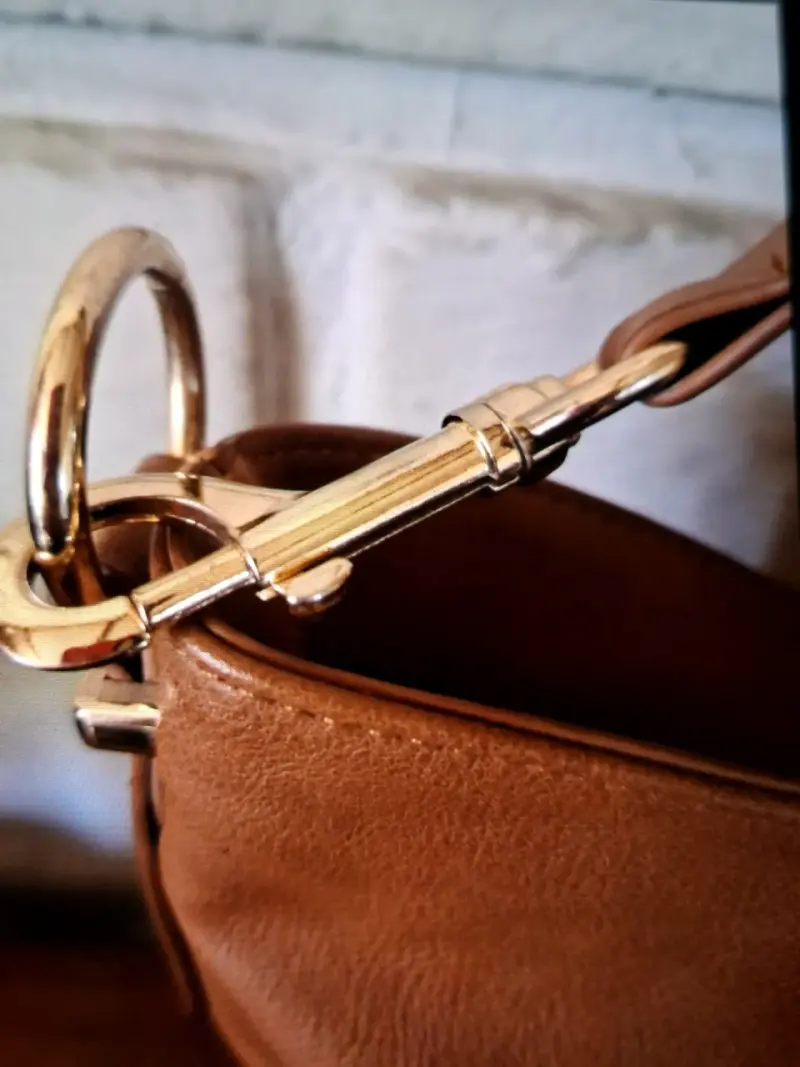 Bolso de cuero marrón con correa bordada - 3