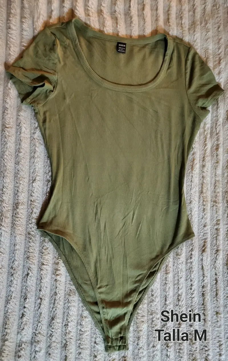 Body verde oliva Shein talla M