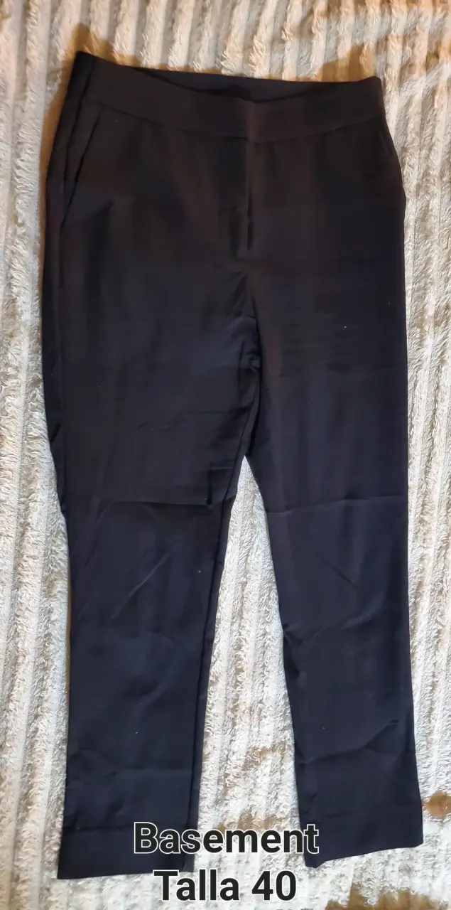 Pantalón negro Basement talla 40