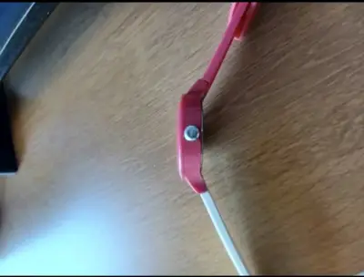 Reloj Lacoste rojo con diseño de cocodrilo - miniatura 2
