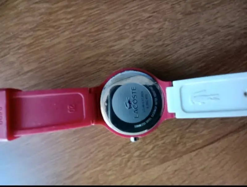 Reloj Lacoste rojo con diseño de cocodrilo - 4