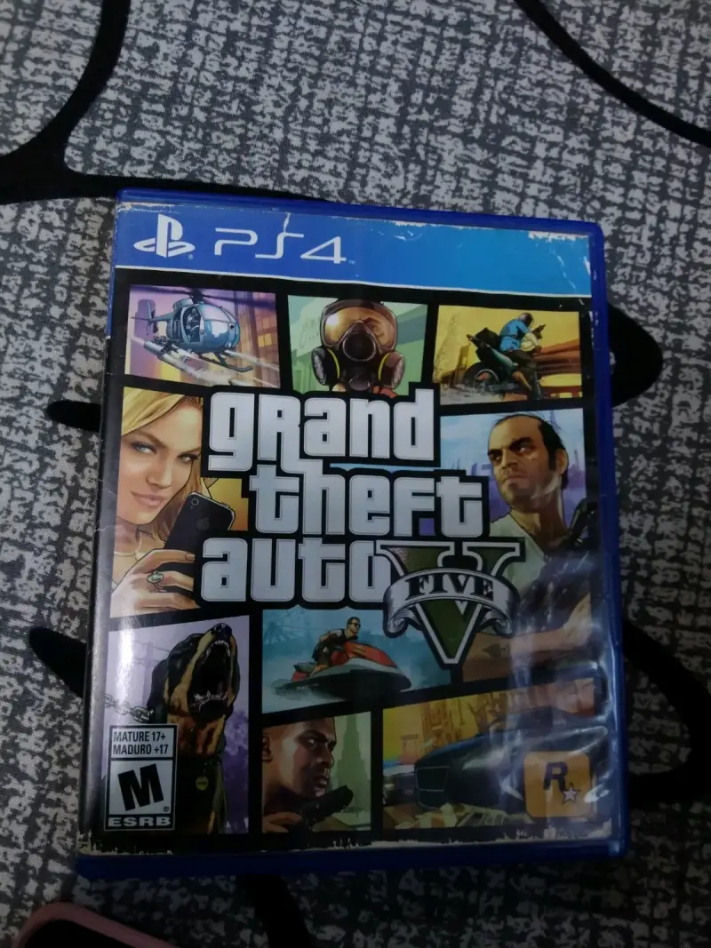 Juego PS4 y ps3 Grand Theft Auto V en buen estado - 1