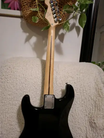 Guitarra Eléctrica Squier Stratocaster HSS HT 2019 - miniatura 4