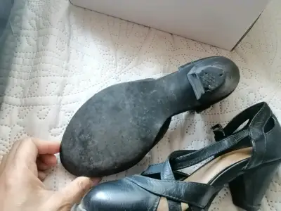 Zapatos de tacón negro para mujer en buen estado - miniatura 1
