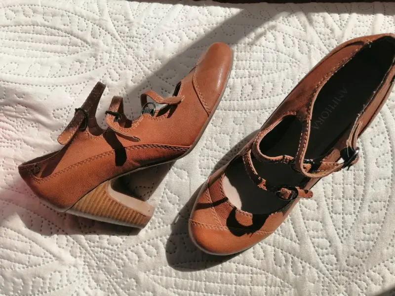 Zapatos color marrón con tacón - 2