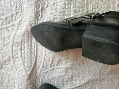 Botines negros de cuero con cierre lateral - miniatura 3