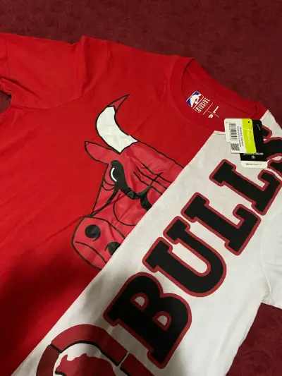 Polera NBA Chicago Bulls Roja Exclusiva - miniatura 2