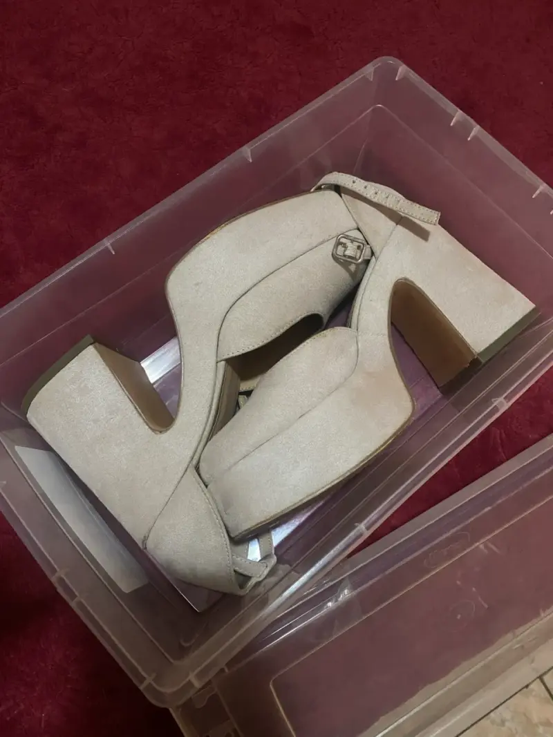 Zapatos de tacón alto beige con plataforma - 3