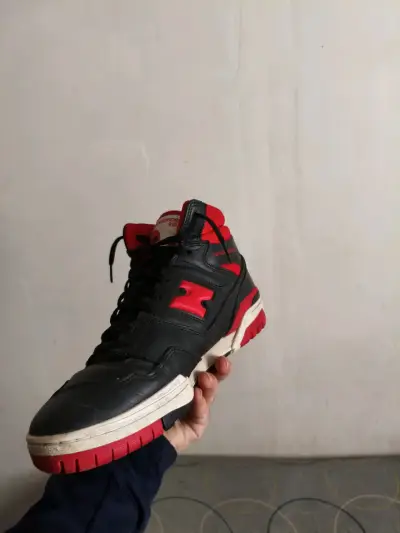 Zapatillas deportivas New Balance 650 negras y rojas - miniatura 3