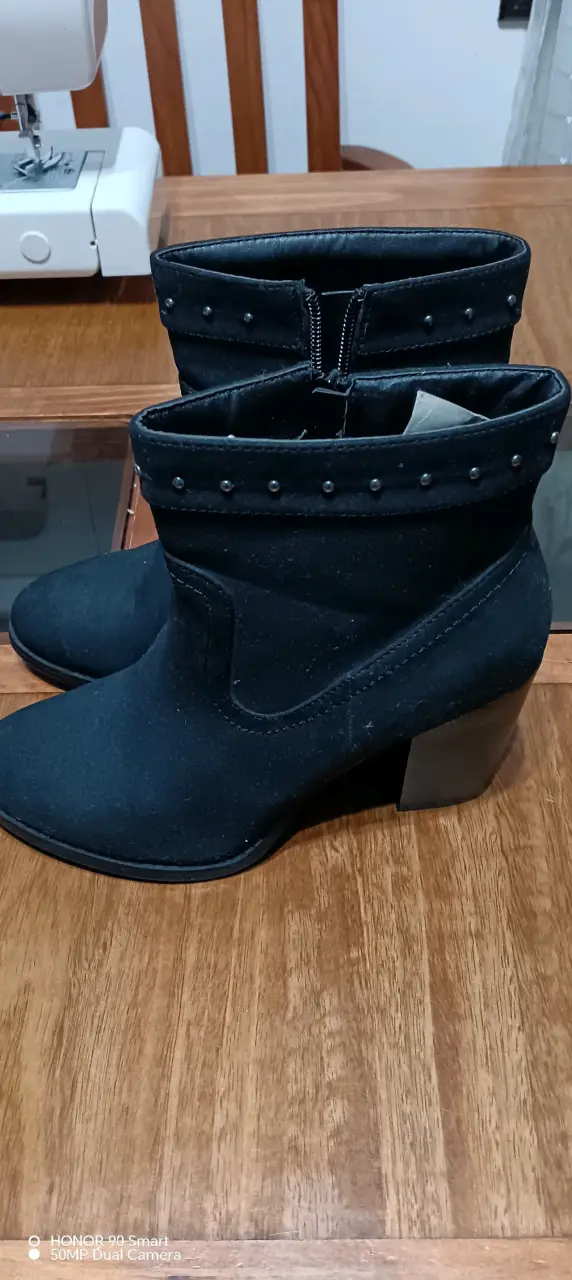 Botines negros con tacón - 1