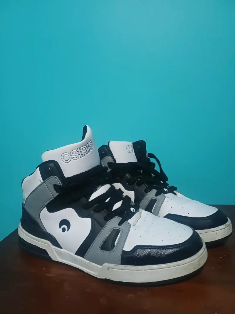 Zapatillas deportivas Osiris alta blancas y negras