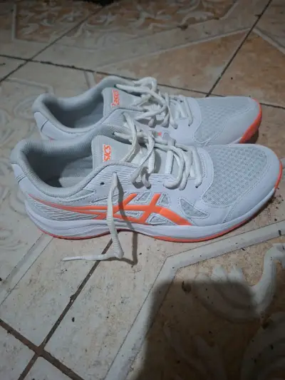 Zapatillas deportivas Asics blancas y naranjas - miniatura 1