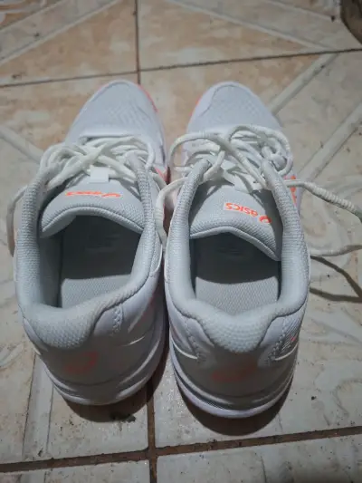 Zapatillas deportivas Asics blancas y naranjas - miniatura 2