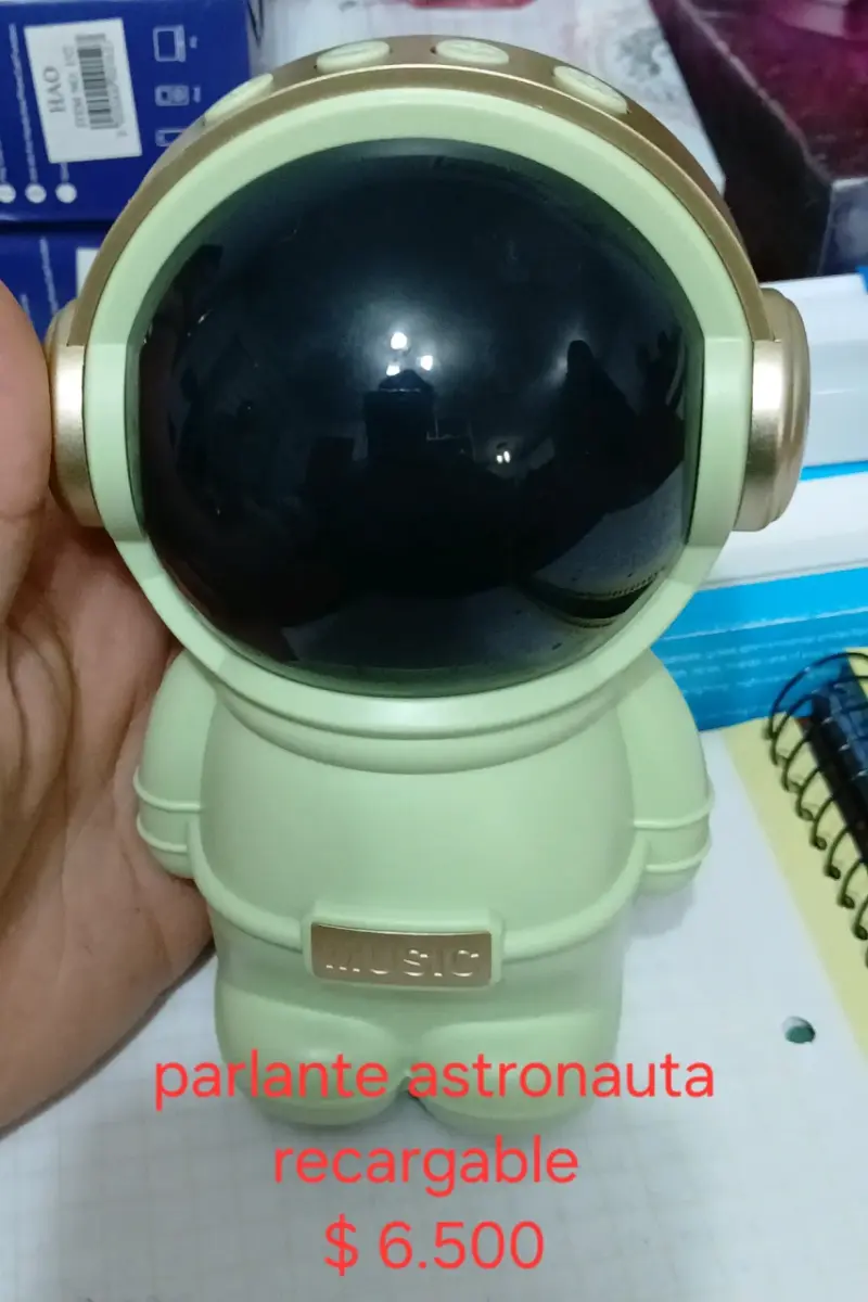 Parlante Astronauta Recargable Portátil