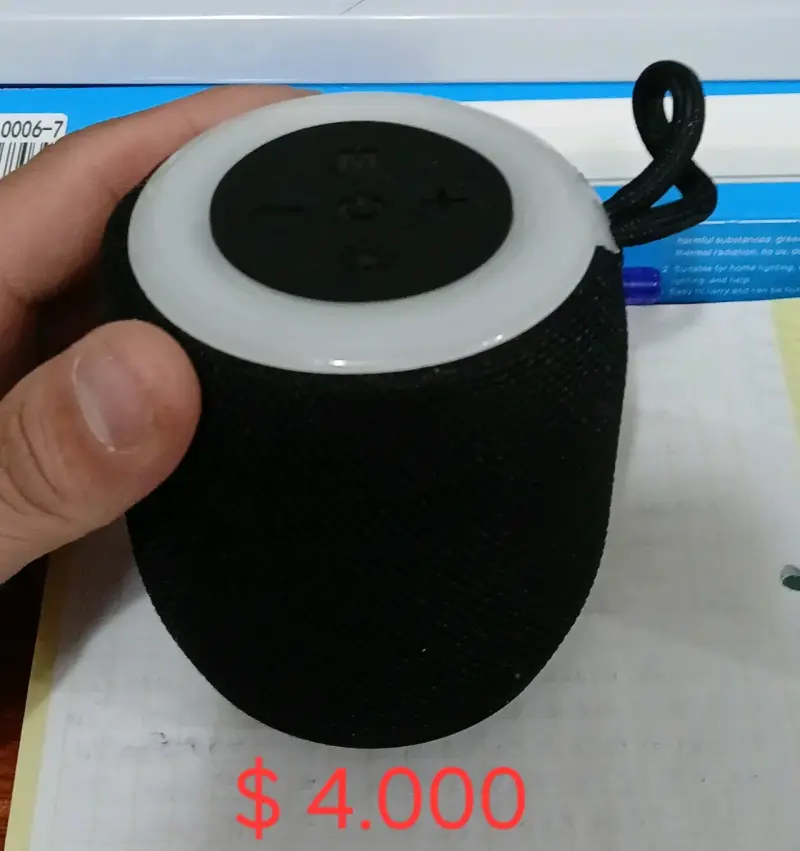 Parlante Bluetooth portátil negro