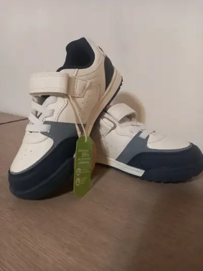 Zapatillas deportivas blancas con velcro para niños - miniatura 1