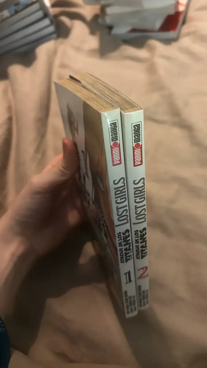 Manga Ataque de los Titanes Lost Girls Vol. 1 y 2 - 2