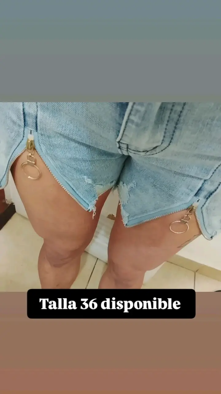 Shorts de mezclilla con cierres decorativos - 1
