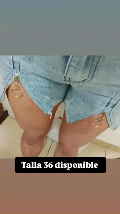 Shorts de mezclilla con cierres decorativos - miniatura 1