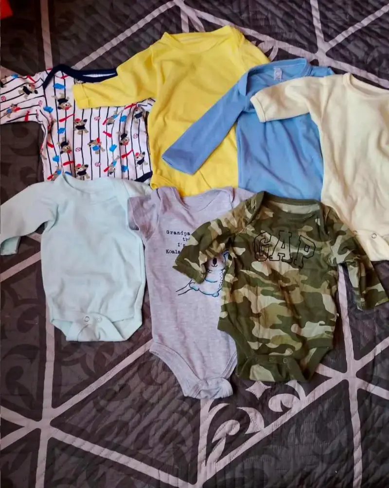Lote de ropa usada variada en bolsas - 2