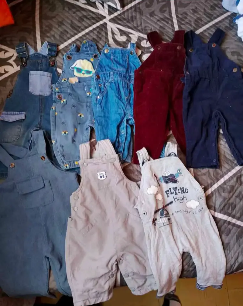 Lote de ropa usada variada en bolsas - 3