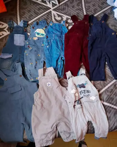 Lote de ropa usada variada en bolsas - miniatura 3