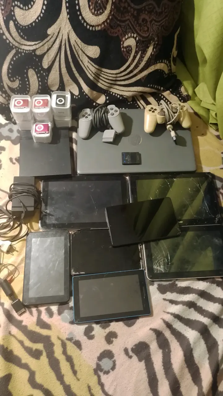 Lote de dispositivos electrónicos variados