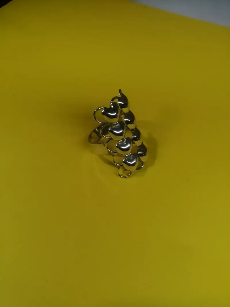 Anillo de corazones dorado elegante - 1